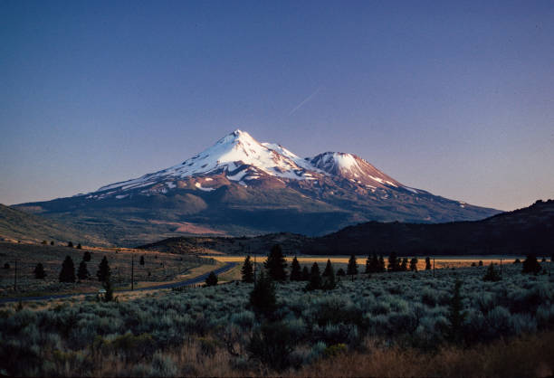 istock Mount Shasta, California 1129195828