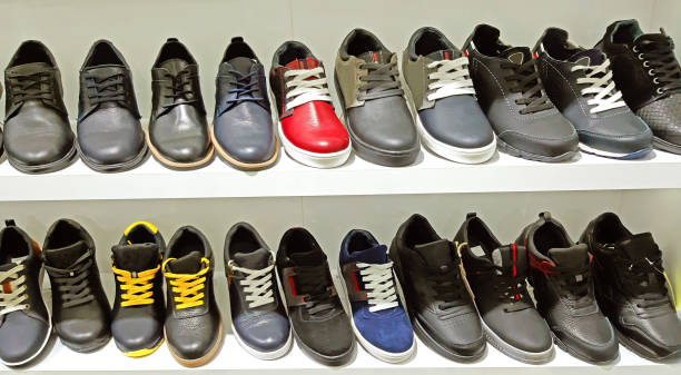 istock Men shoes on a shelf in the store 1129222726