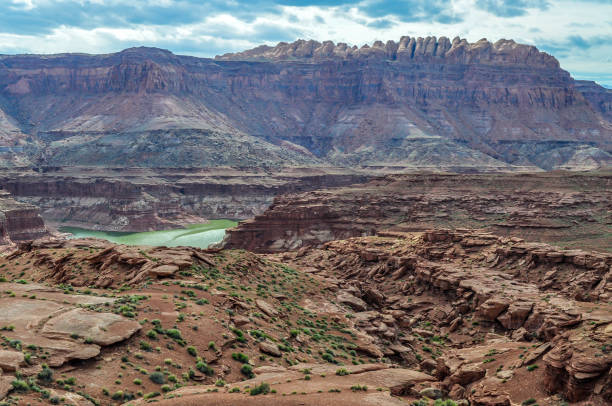istock Jagged High Sandstone Cliffs of Glen Canyon 1129230711