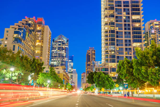 condomini nel centro di san diego california usa - night downtown district north america san diego california foto e immagini stock