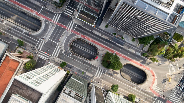 aerial view der avenida paulista in sao paulo stadt. - prachtstraße stock-fotos und bilder