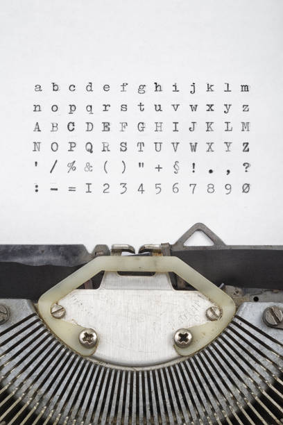 vieux jeu de polices de lettres à écrire - typewriter key zero antique typewriter photos et images de collection