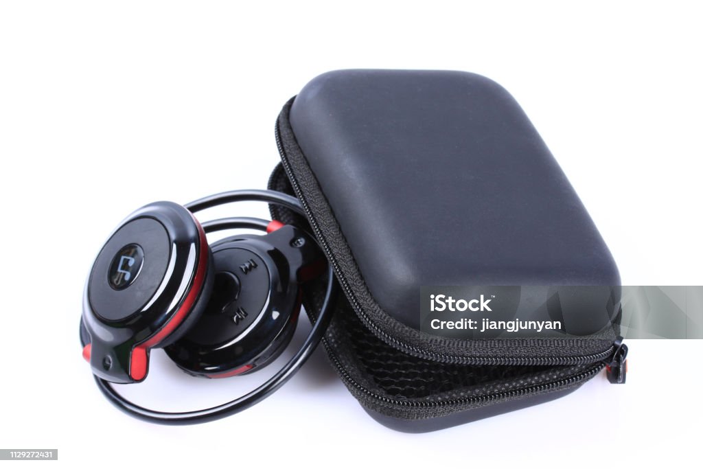 Stilvolle drahtlose Bluetooth Kopfhörer auf weißem Hintergrund - Lizenzfrei Bluetooth Stock-Foto