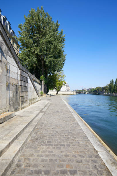 istock Paris, nobody on Seine river docks in a sunny summer day 1129330921