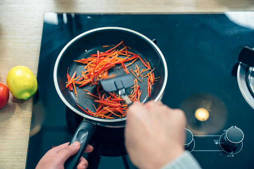 kitchen,carrot,hands,frying,pan