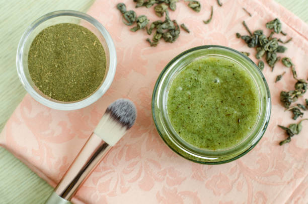 海の塩、オリーブ オイル、グリーン ティーと自家製自然マスク (スクラブ)。Diy の化粧品のレシピ。コピー スペース平面図