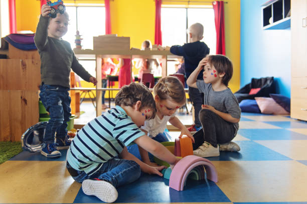 children having crafting activity - craft valentines day heart shape creativity imagens e fotografias de stock