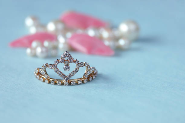 istock tiara and  shell （benigai and pearl) 1129377552