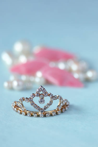 istock tiara and  shell （benigai and pearl) 1129377712