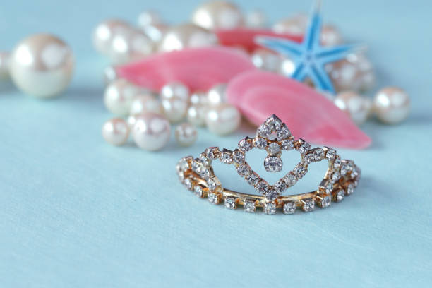 istock tiara and  shell （benigai and pearl) 1129377905