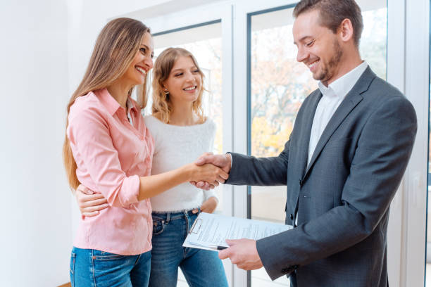 istock Real estate broker shaking hands with tenants 1129402440