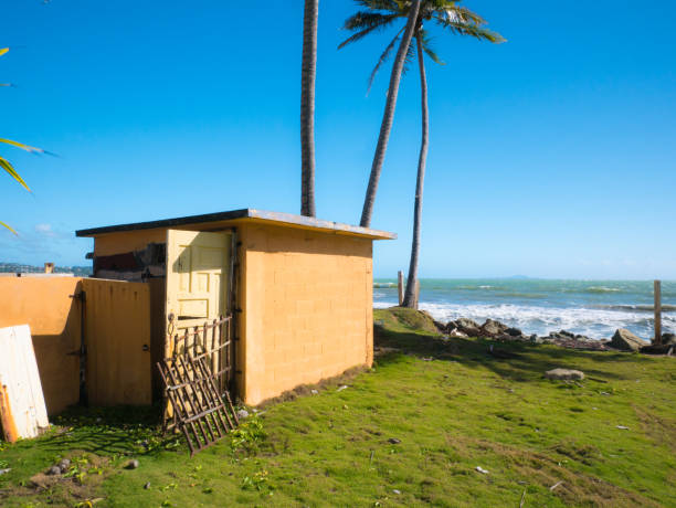 destruyen casa de huracán maria en puerto rico - hurricane caribbean house storm fotografías e imágenes de stock