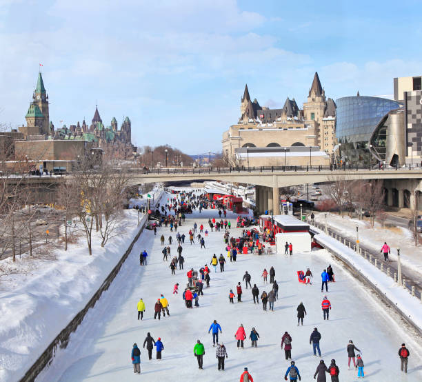 rideau-kanal eisbahn im winter, ottawa - ottawa stock-fotos und bilder