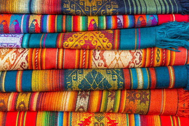 andes textiles in otavalo, ecuador - bedding merchandise market textile imagens e fotografias de stock