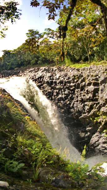 Small waterfall above the Pailon del Diablo Waterfall