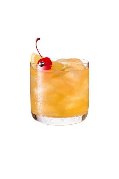 whisky sour cocktail refrescante em branco - sabor amargo - fotografias e filmes do acervo