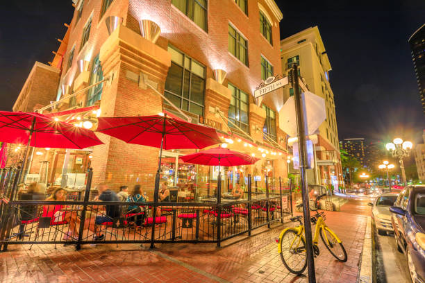 gaslamp quarter fifth avenue - night downtown district north america san diego california imagens e fotografias de stock