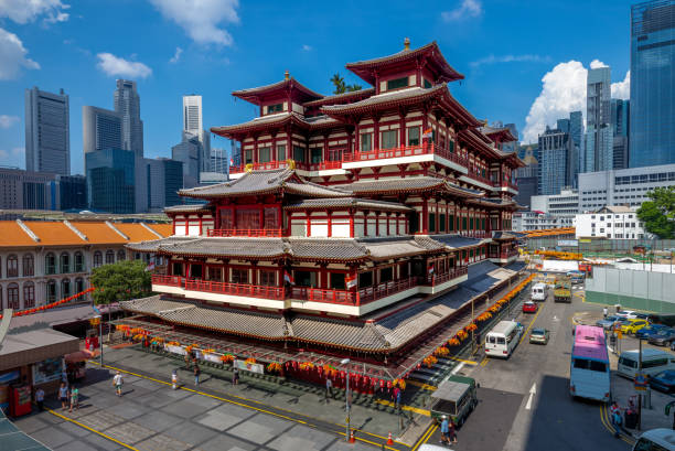 tempio del dente di buddha - temple singapore city singapore buddhism foto e immagini stock