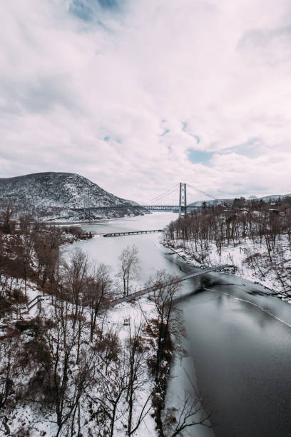 istock The Bear Mountain Bridge in winter - New York State 1129519691