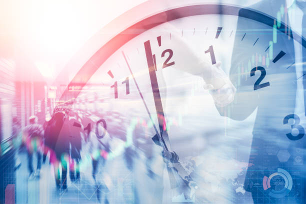 orario di lavoro e orario di lavoro per l'ufficio finanziario e monetario. - clock face clock time deadline foto e immagini stock