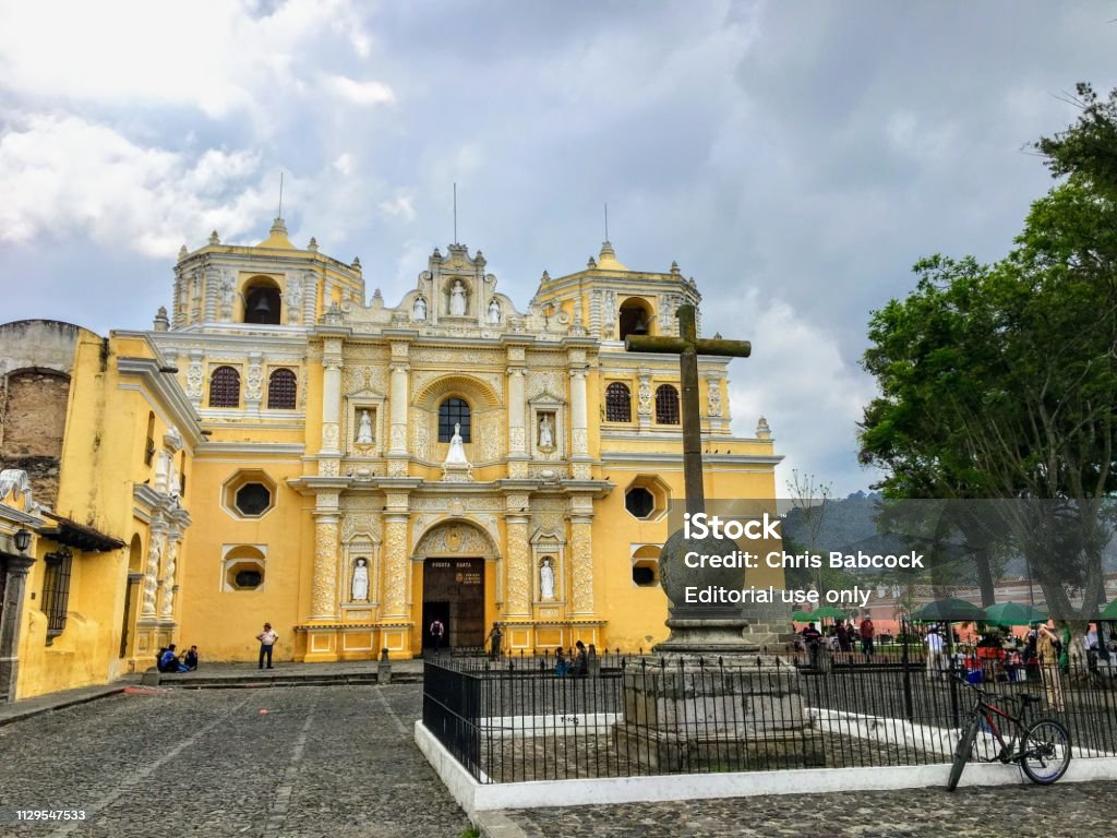 Hình Ảnh Iglesia De La Merced Antigua Guatemala Nhà Thờ Baroque Màu Vàng Là  Một Trong Những Nhà Thờ Mang Tính Biểu Tượng Nhất Trong Thị Trấn Hình ảnh  Sẵn có -