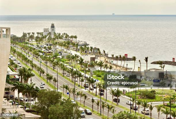 Taman Pantai Tepi Laut Di Pemandangan Kota Foto Stok - Unduh Gambar Sekarang - Jeddah, Arab Saudi, Cakrawala perkotaan - Lanskap kota