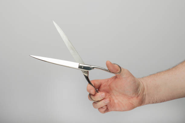 Scissors with clipping path.