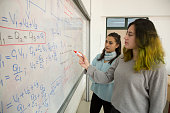studenten-im-klassenzimmer.jpg?b=1&s=170x170&k=20&c=hBsnv9y7BTG2SZNj9y-wupc4Yk-3o3tlaRZK_nPePDI=