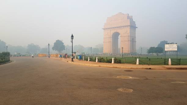 India Gate ,New Delhi, India Pollution in Delhi breaks all records delhi photos stock pictures, royalty-free photos & images