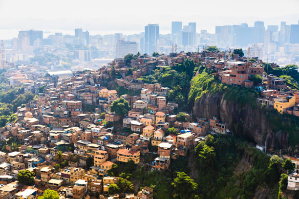 리오 데 자네이 시내와 슬 럼 - rio de janeiro brazil landscape urban scene 뉴스 사진 이미지