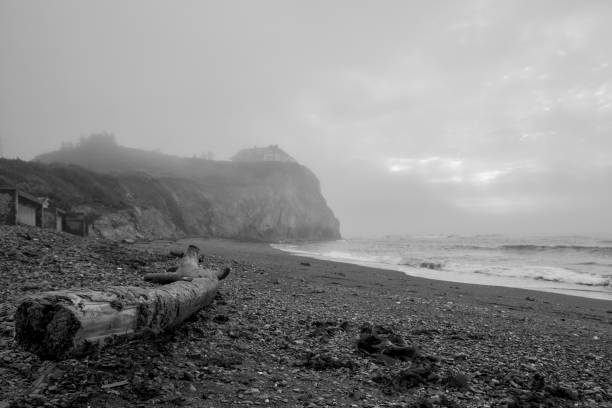 Pierced Percé Landscape in Canada image en noir et blanc stock pictures, royalty-free photos & images