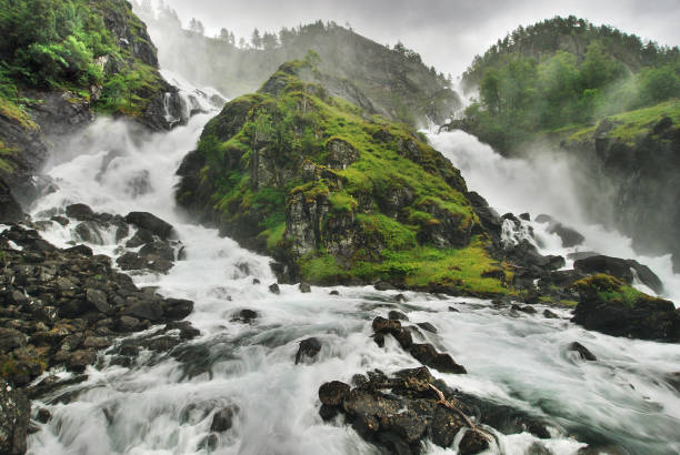twin waterfall - natural phenomenon waterfall rock tranquil scene imagens e fotografias de stock