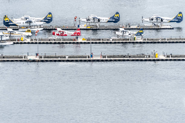 Harbour Air Seaplanes docked in Coal Harbour Vancouver, Canada - September 25 2017: Single Otter Harbour Air Seaplanes docked in Coal Harbour, downtown Vancouver parallel port stock pictures, royalty-free photos & images