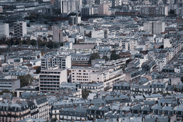 paryż pozostawiając kwatery z perspektywy oka ptaków - paris france roof apartment aerial view zdjęcia i obrazy z banku zdjęć