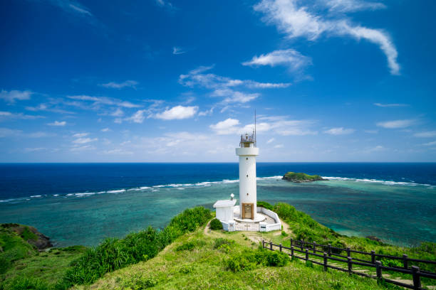 farol e mar da china oriental - rock lighthouse nautical vessel nature - fotografias e filmes do acervo