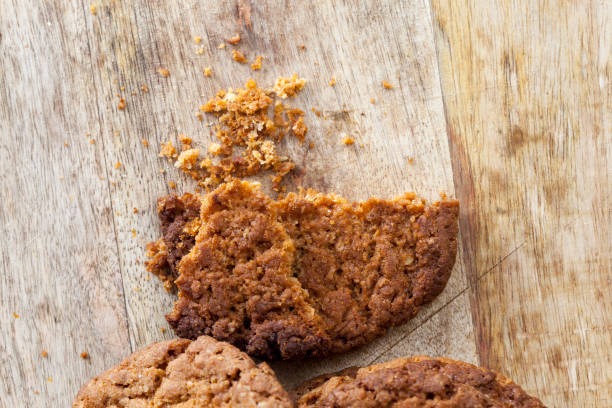 istock crumbs round-shaped oatmeal cookies 1129685388