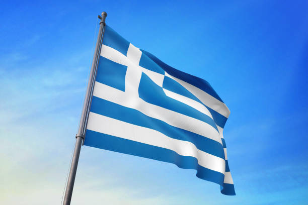 bandeira de greece acenando no céu azul - greek currency - fotografias e filmes do acervo