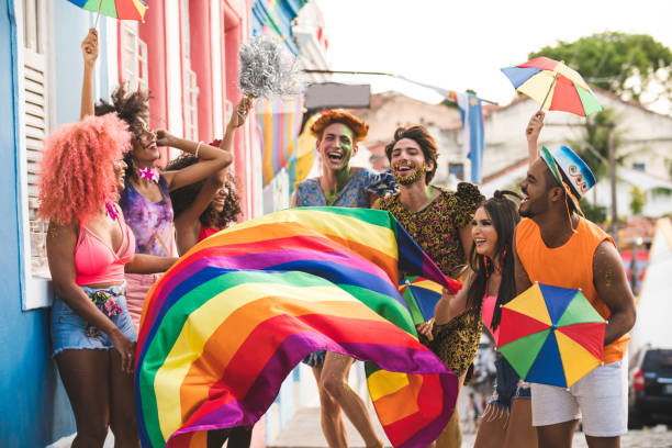 karneval in den berühmten straßen von olinda - gay pride flag gay pride gay man homosexual stock-fotos und bilder