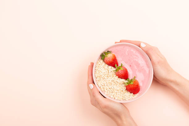 istock Smoothie bowl on pink background 1129806179