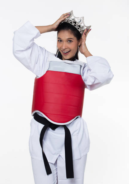 master black belt taekwondo schöne frau - karate women kickboxing human foot stock-fotos und bilder