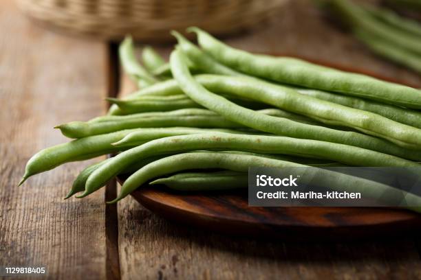 Raw Green Beans Stock Photo - Download Image Now - Green Bean, Cutting, Organic