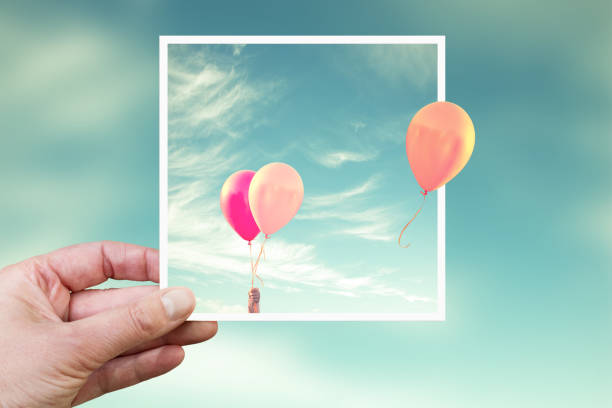 hand holding an instant photo with air balloons, think outside the box concept - box thinking creativity inspiration imagens e fotografias de stock