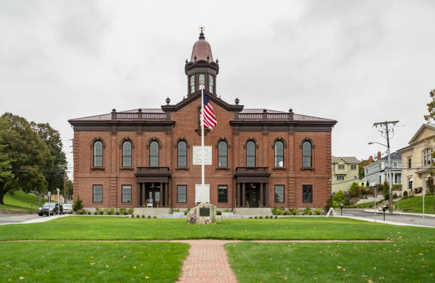プリマス、マサチューセッツ州米国歴史的な市庁舎のファサード - プリマス ストックフォトと画像