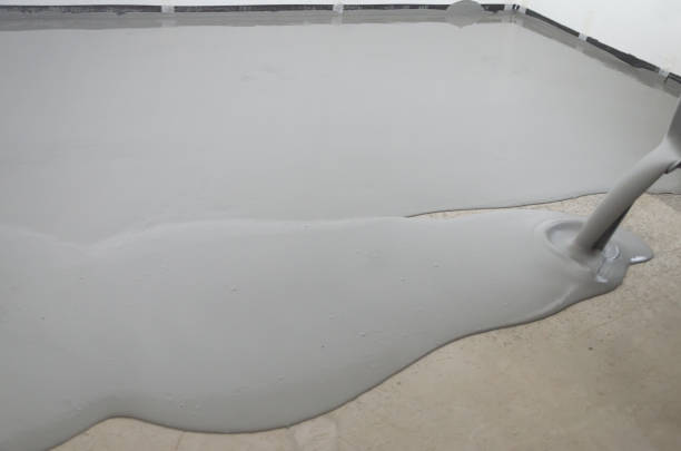 istock Self-leveling epoxy. Leveling with a mixture of cement floors 1129874299