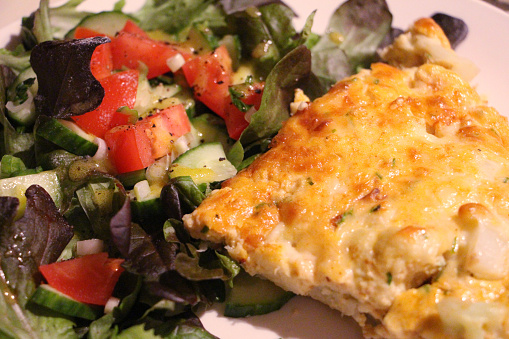 Frittata cauliflower and cheese - salad