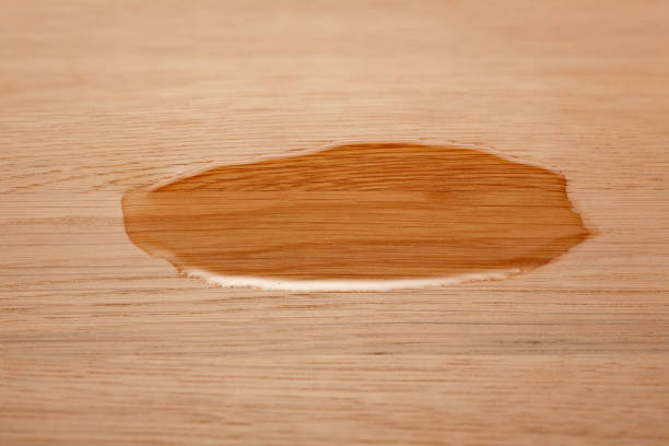 a drop of oil on a wooden surface. selective focus. - maple wood imagens e fotografias de stock