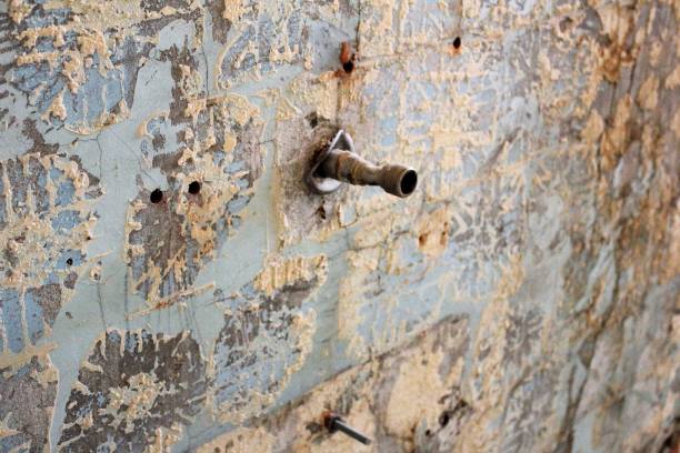 istock Renovation of wall and pipe. 1129930277
