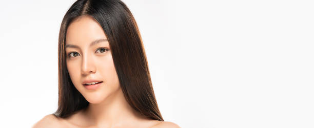 bela jovem mulher asiática com pele fresca limpa - making human hair human face cosmetics - fotografias e filmes do acervo