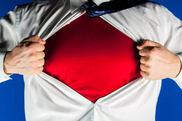 empresário arrancando seu terno sobre fundo azul, empurra a camisa com a t-shirt vermelha. super-herói. - shirt fully unbuttoned men torso - fotografias e filmes do acervo