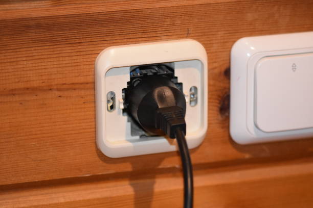 Unsafe electrical outlet Unsafe electrical outlet estoril circuit stock pictures, royalty-free photos & images